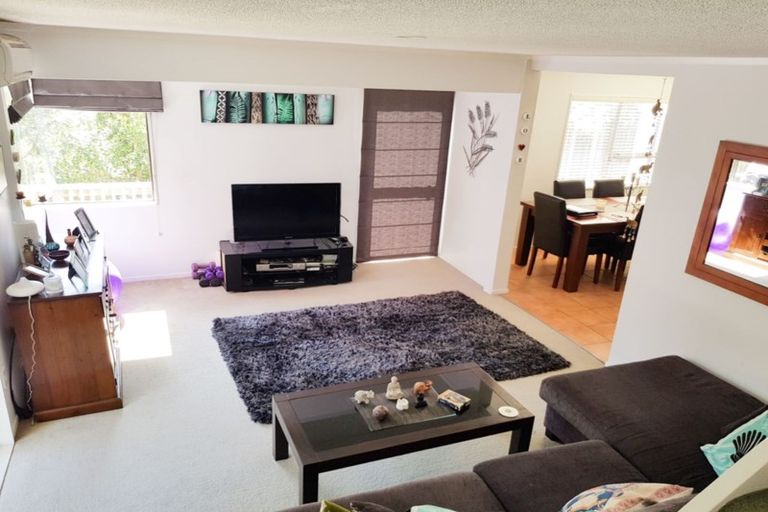 Photo of property in 2/110 Lynn Road, Bayview, Auckland, 0629