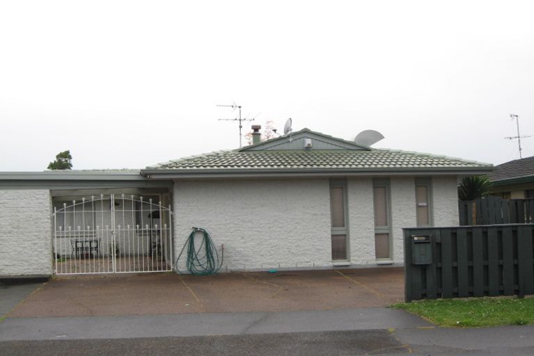 Photo of property in 11 Balgowan Terrace, Conifer Grove, Takanini, 2112