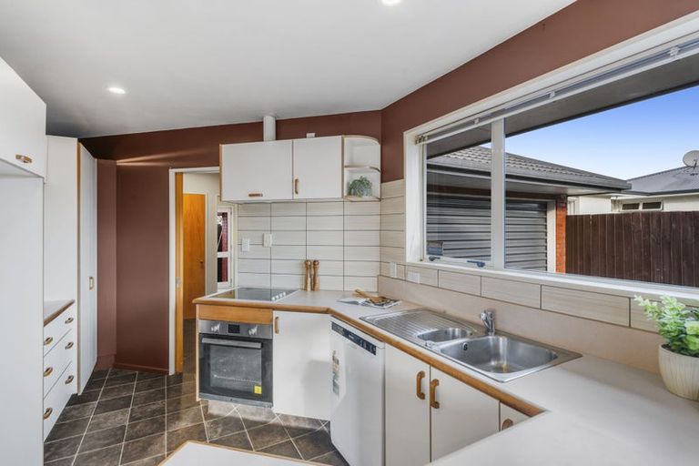 Photo of property in 33 Daniels Road, Redwood, Christchurch, 8051