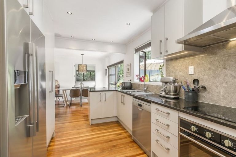 Photo of property in 102 Park Hill Road, Birkenhead, Auckland, 0626