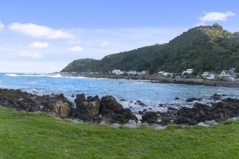 Photo of property in 81 Breaker Bay Road, Breaker Bay, Wellington, 6022