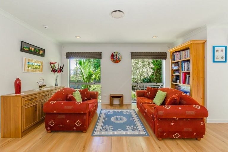 Photo of property in 13 Kakariki Grove, Waikanae, 5036