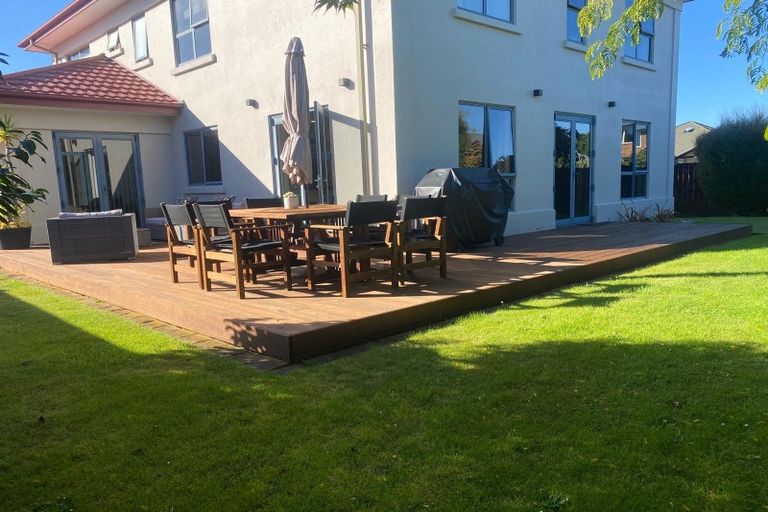 Photo of property in 2 Breton Close, Northwood, Christchurch, 8051