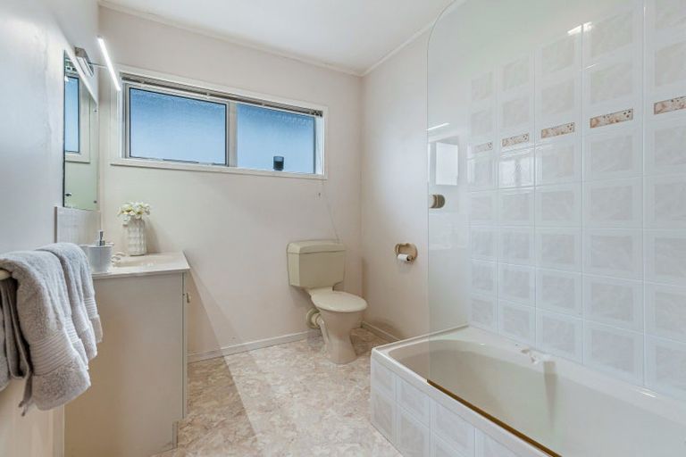 Photo of property in 45c Hyde Road, Rothesay Bay, Auckland, 0630