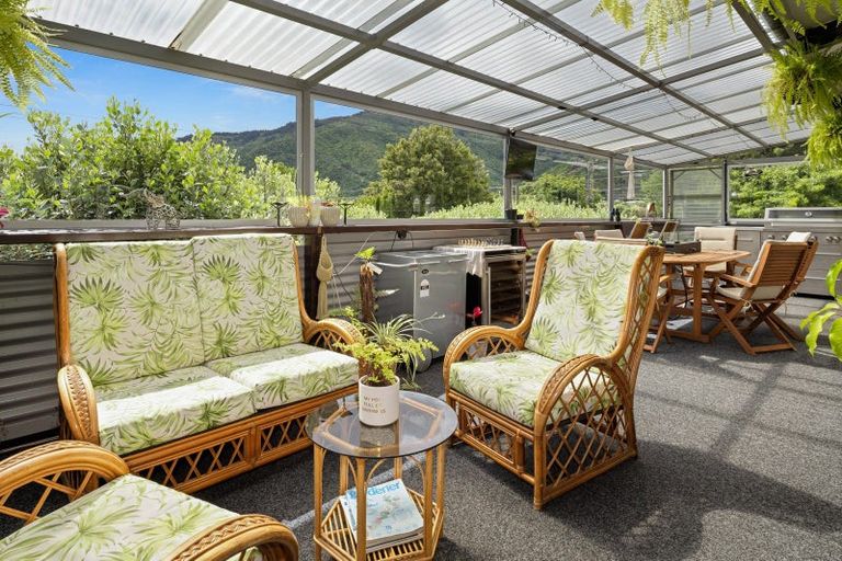 Photo of property in 14 Beach Road, Waikawa, Picton, 7220