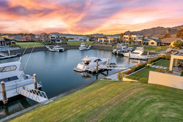 Photo of property in 10 Rauiri Drive, One Tree Point, 0118