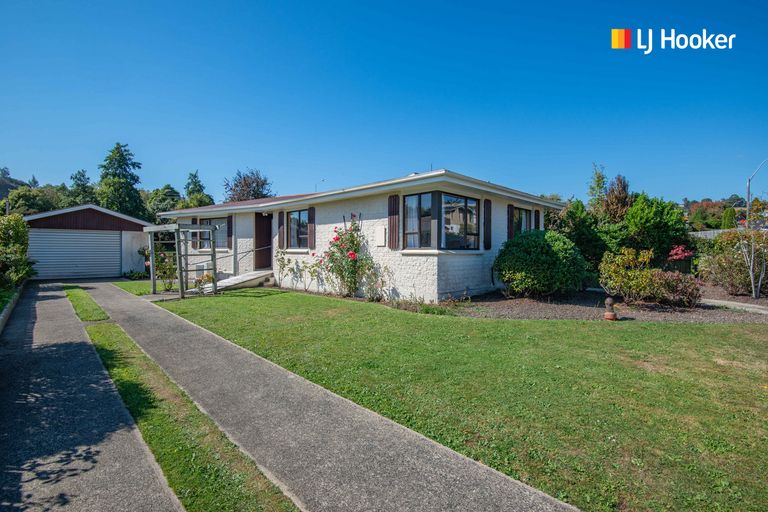 Photo of property in 21 Kinmont Crescent, Kinmont Park, Mosgiel, 9024