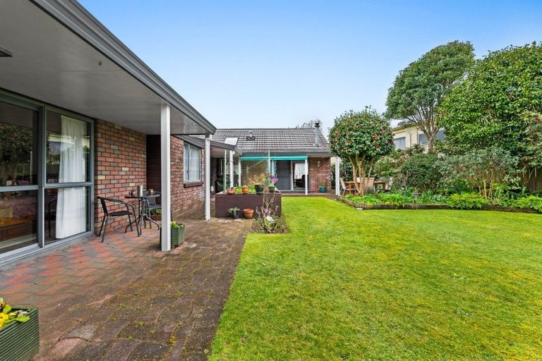 Photo of property in 35 Manu Crescent, Upper Vogeltown, New Plymouth, 4310
