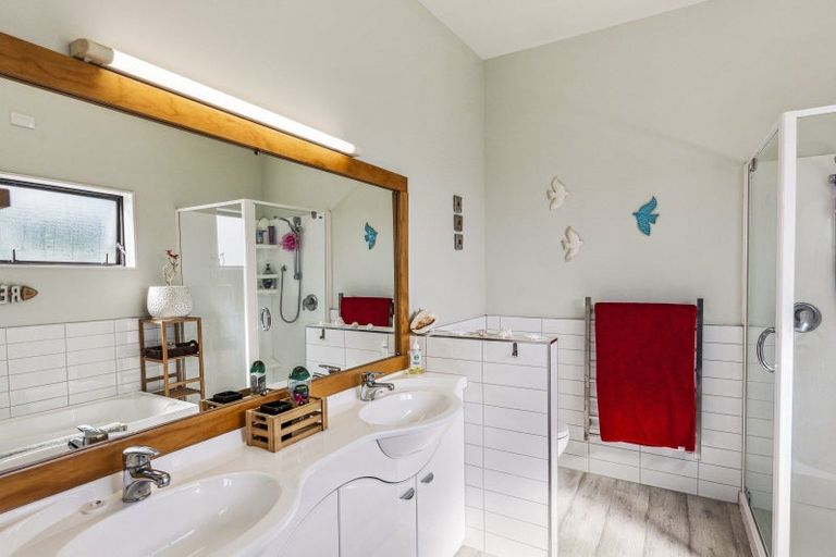 Photo of property in 8 Millennium Hill, Paraparaumu, 5032