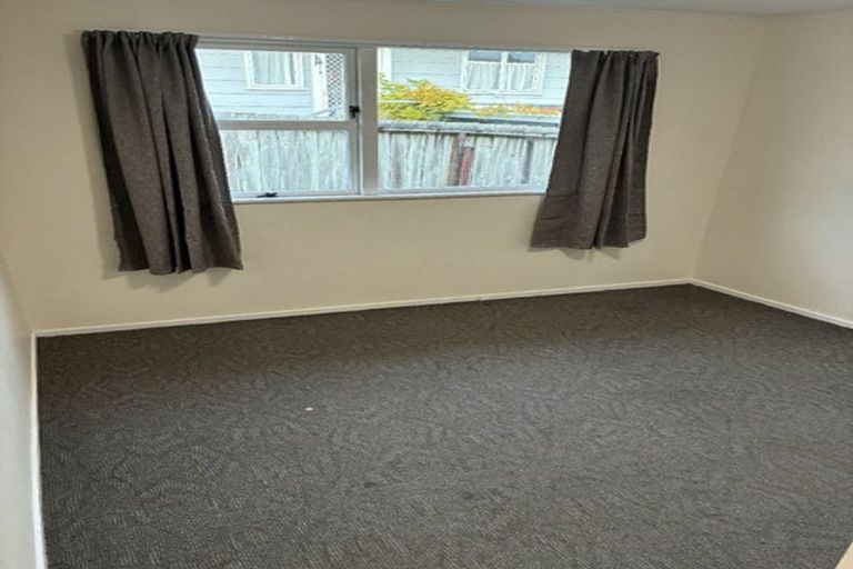 Photo of property in 14 Helena Street, Massey, Auckland, 0614