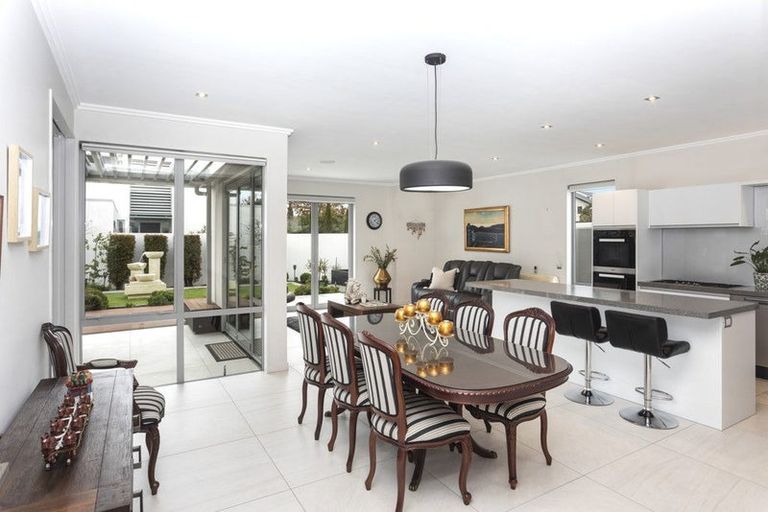 Photo of property in 11 Roa Road, Fendalton, Christchurch, 8041