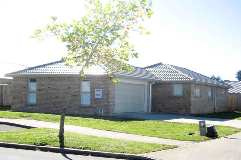 Photo of property in 48 Castlefinn Drive, Weymouth, Auckland, 2103