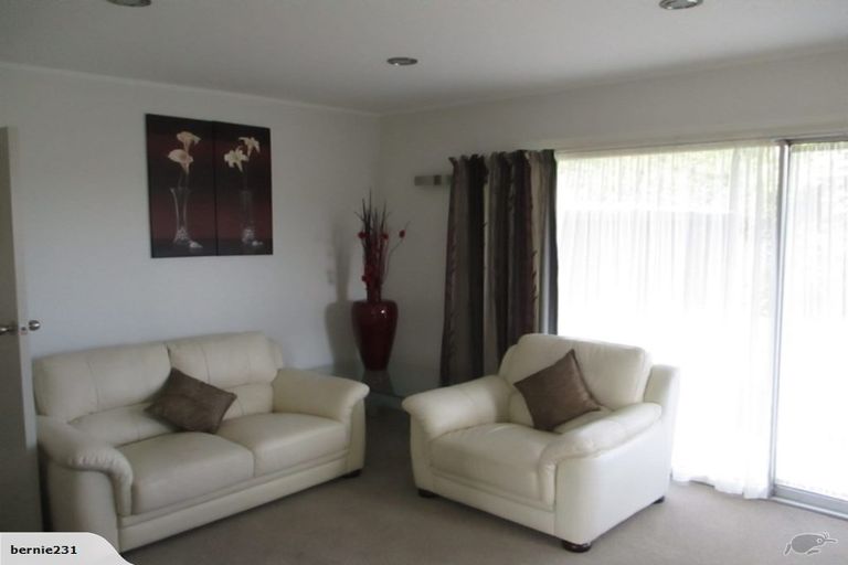 Photo of property in 2/10 Raewyn Place, Pakuranga, Auckland, 2010
