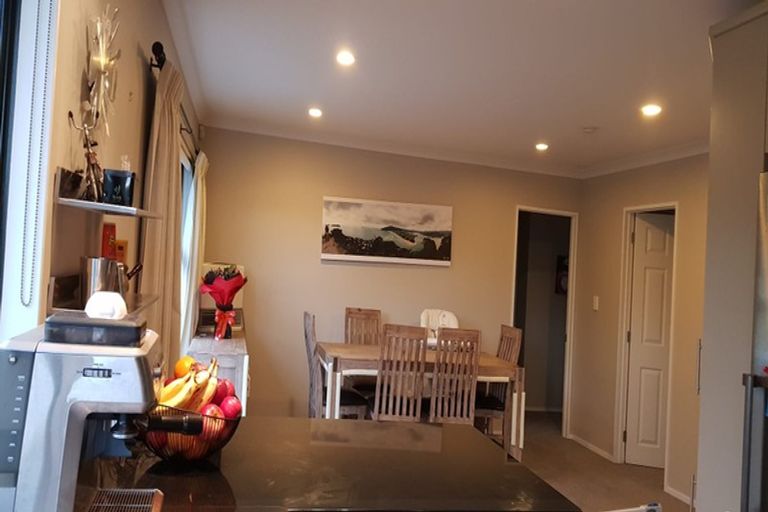 Photo of property in 21 Chadlington Avenue, Henderson, Auckland, 0612