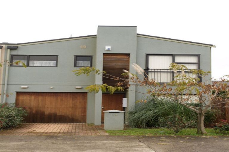 Photo of property in 15 Spalding Rise, Golflands, Auckland, 2013