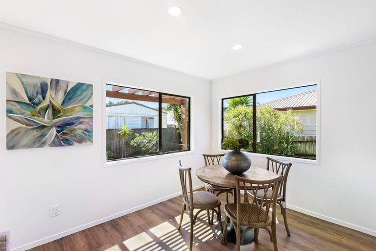 Photo of property in 45 Darren Crescent, Half Moon Bay, Auckland, 2012