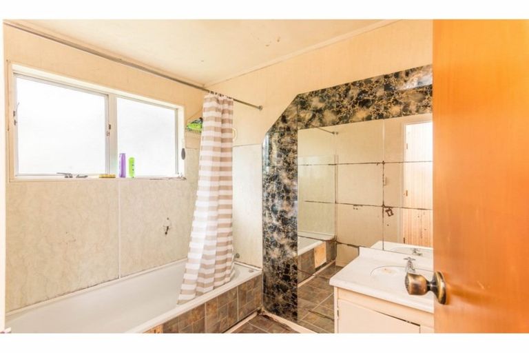 Photo of property in 2/84a Captain Scott Road, Glen Eden, Auckland, 0602