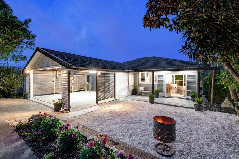 Photo of property in 3 Moffat Road, Red Beach, 0932