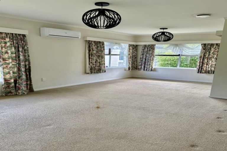 Photo of property in 2/35 Knightsbridge Drive, Forrest Hill, Auckland, 0620