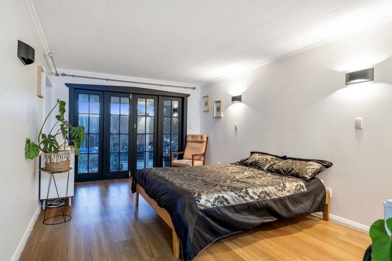 Photo of property in 102 Paremata Road, Paremata, Porirua, 5024