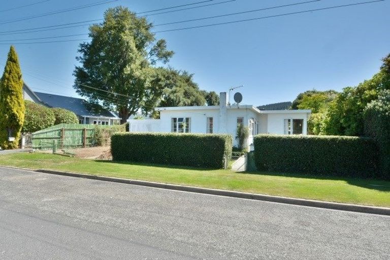 Photo of property in 14 Beaumaris Street, Outram, 9019