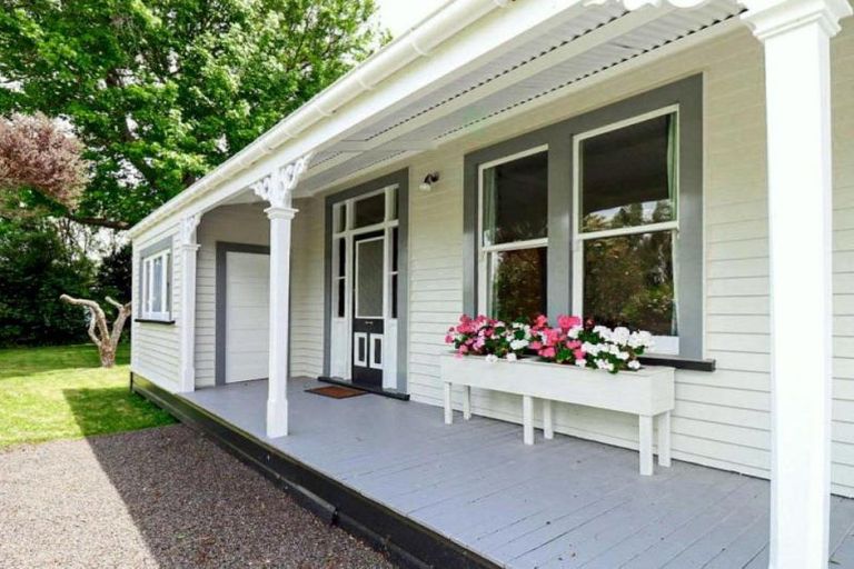 Photo of property in 16 Hunter Street, Dannevirke, 4930