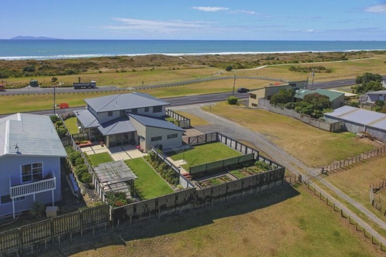 Photo of property in 142 Seaforth Road, Waihi Beach, 3611
