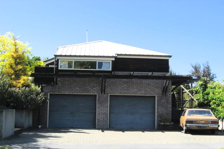 Photo of property in 28 Rembrandt Place, Burnside, Christchurch, 8053