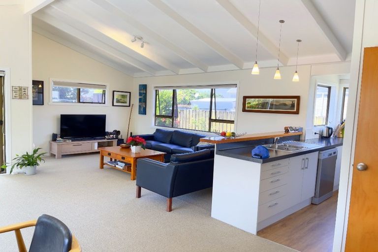 Photo of property in 402 Linton Crescent, Whangamata, 3620