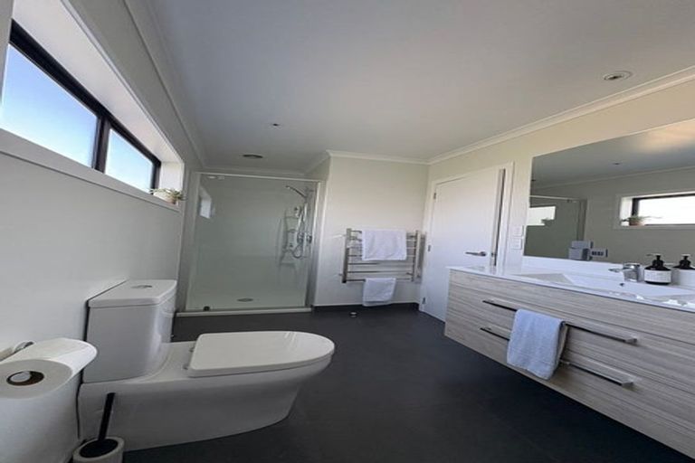 Photo of property in 1/44 Sunnynook Road, Sunnynook, Auckland, 0620