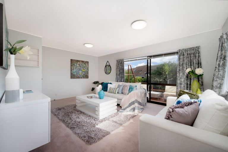 Photo of property in 2/77 Aberfeldy Avenue, Highland Park, Auckland, 2010