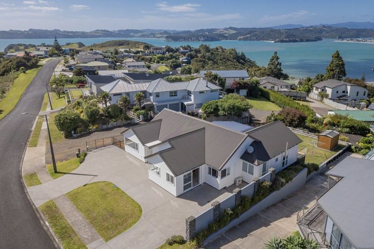 Photo of property in 105 Centennial Drive, Whitianga, 3510