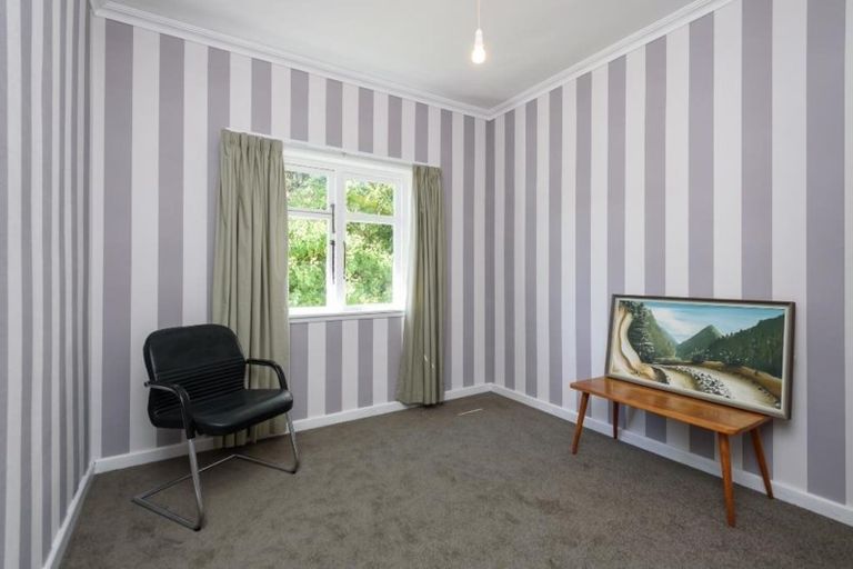 Photo of property in 33 Bentinck Avenue, Strathmore Park, Wellington, 6022