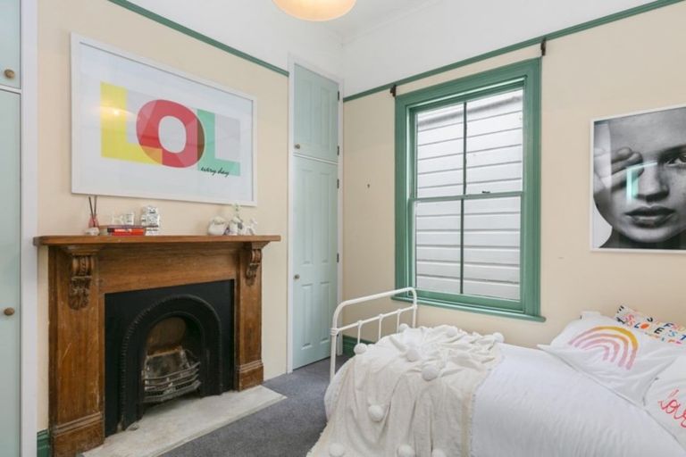 Photo of property in 10 Ranfurly Terrace, Mount Cook, Wellington, 6021