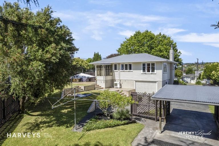 Photo of property in 120 Vodanovich Road, Te Atatu South, Auckland, 0610