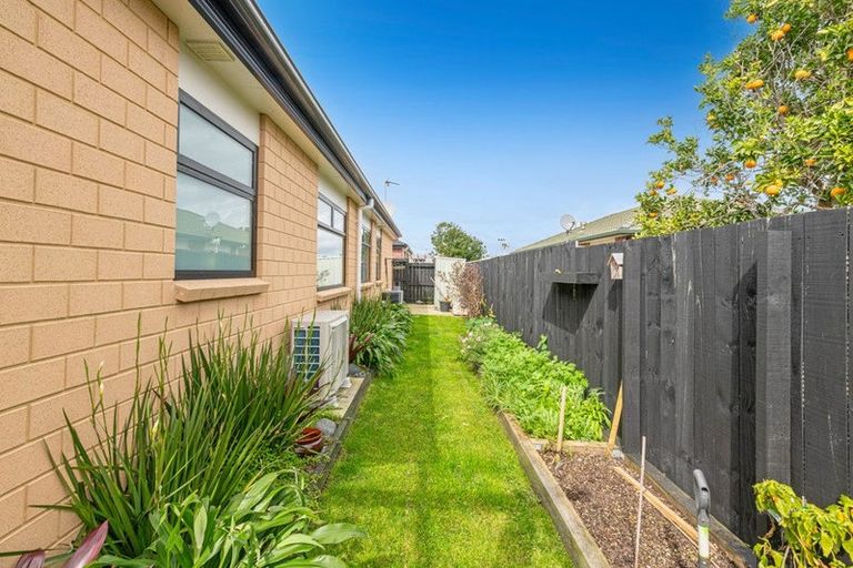 Photo of property in 16a Lillian Place, Orewa, 0931