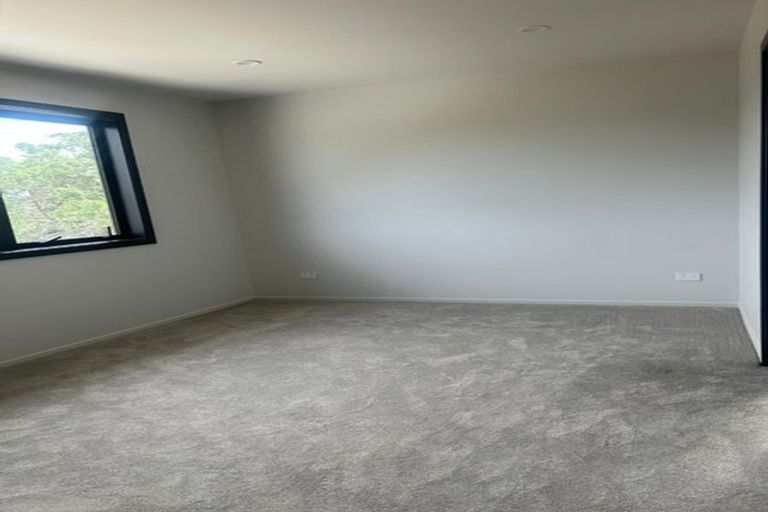 Photo of property in 43 Savoy Road, Glen Eden, Auckland, 0602
