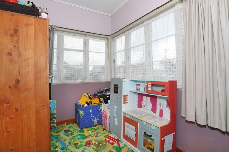 Photo of property in 25 Robert Street, Marton, 4710