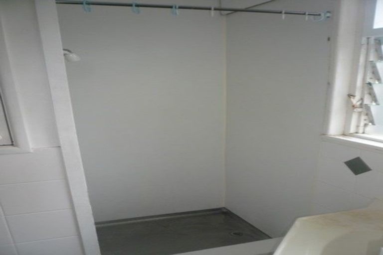 Photo of property in 17 Kelston Street, New Lynn, Auckland, 0600