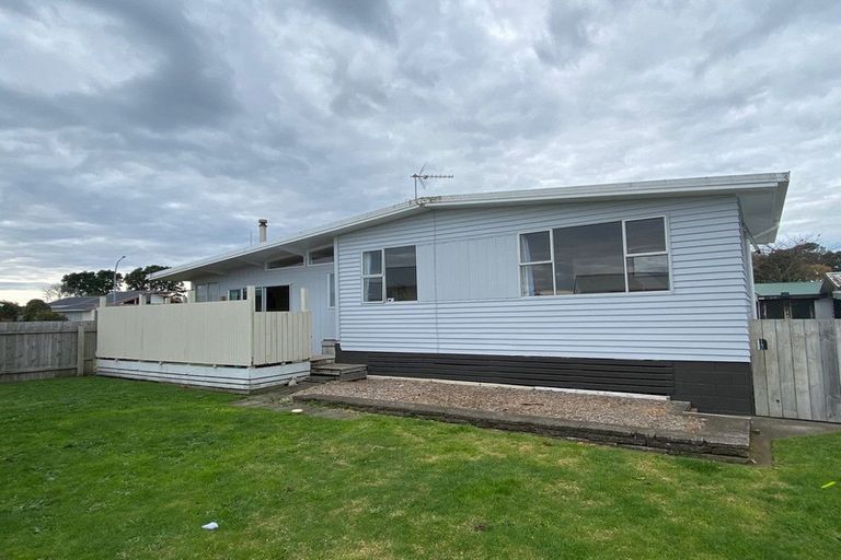 Photo of property in 8 Clifton Drive, Waitara, 4320