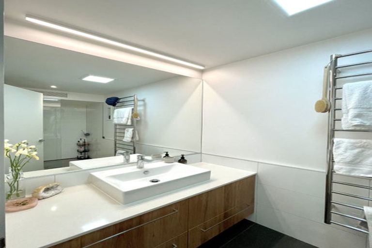 Photo of property in 2/83 Hinemoa Street, Birkenhead, Auckland, 0626