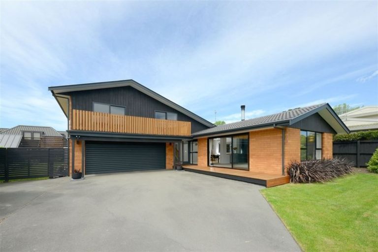 Photo of property in 4 Kingham Place, Avonhead, Christchurch, 8042