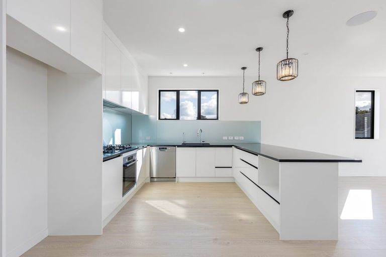 Photo of property in 13 Franheim Crescent, Orewa, 0931