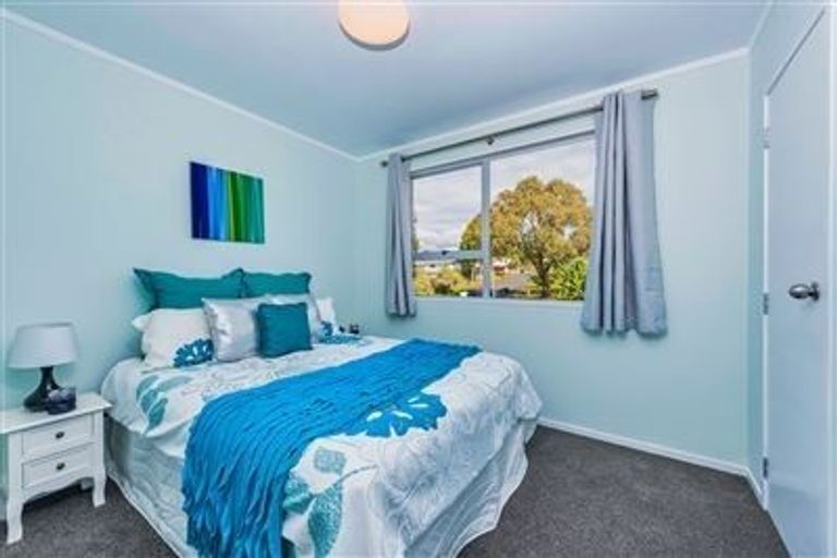Photo of property in 1/26 Kemp Road, Massey, Auckland, 0614