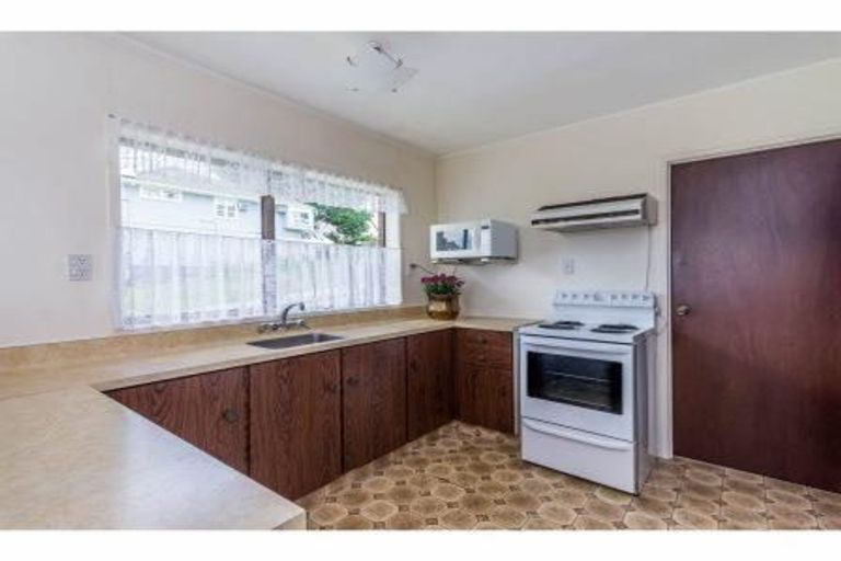 Photo of property in 2/75a West Coast Road, Glen Eden, Auckland, 0602