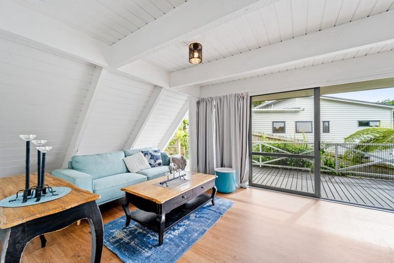 Photo of property in 22 Shadon Place, Stanmore Bay, Whangaparaoa, 0932