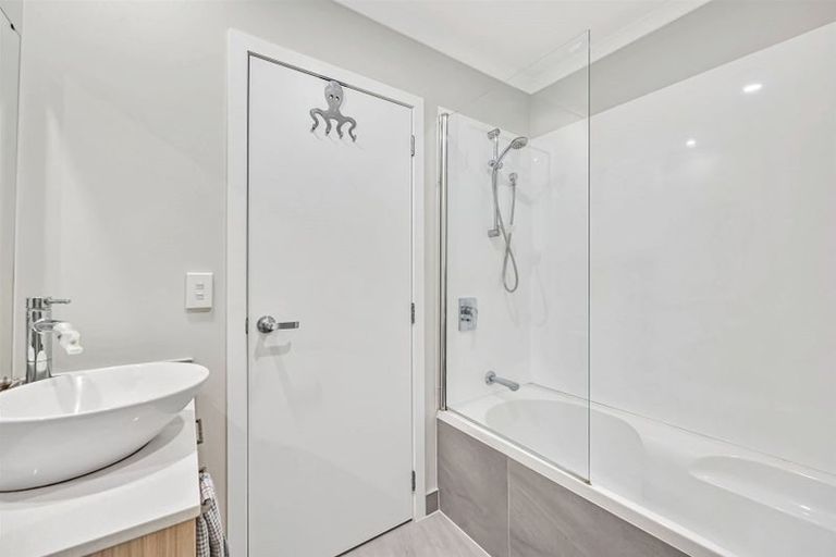 Photo of property in 28 Fernly Rise, Flat Bush, Auckland, 2019
