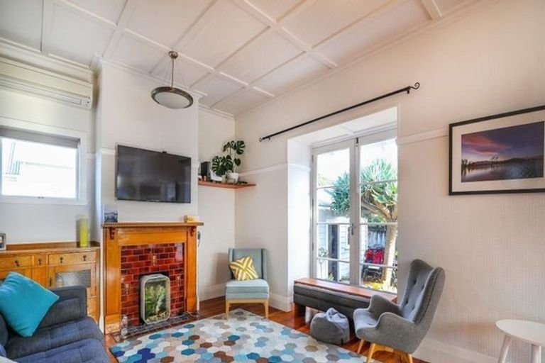 Photo of property in 6 Powell Street, Avondale, Auckland, 1026