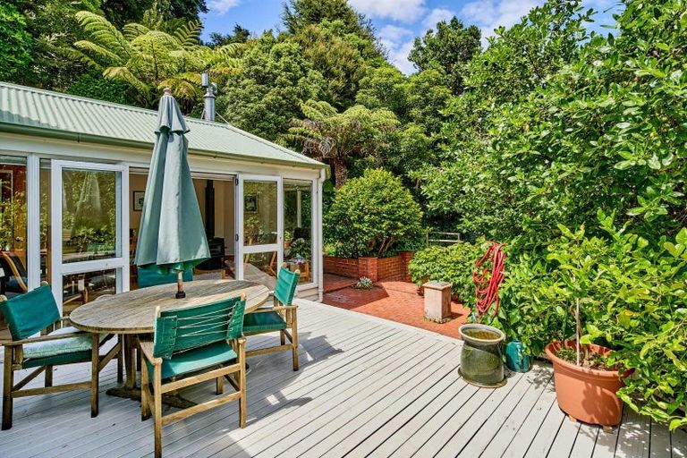 Photo of property in 15 Whiorau Grove, Lowry Bay, Lower Hutt, 5013