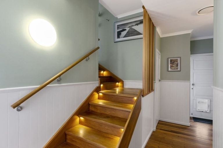 Photo of property in 19 Kingston Heights Road, Kingston, Wellington, 6021